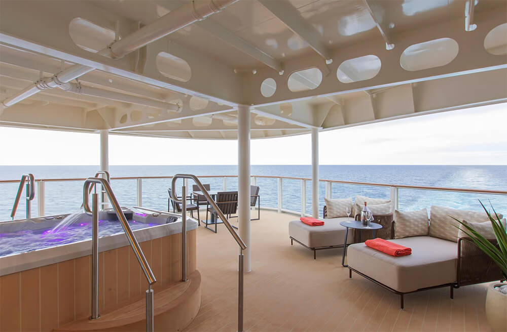 Luxury cruise suite