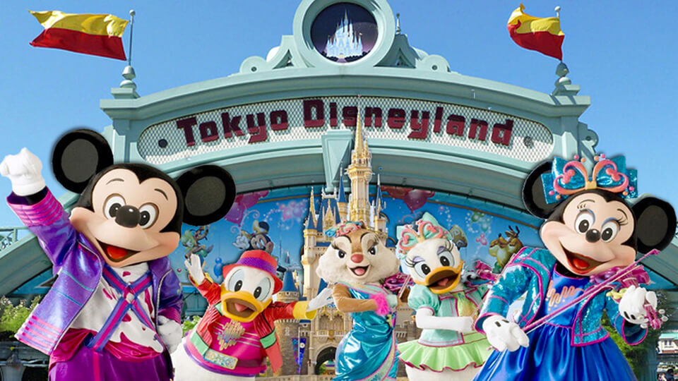 Characters at Tokyo Disneyland entrance
